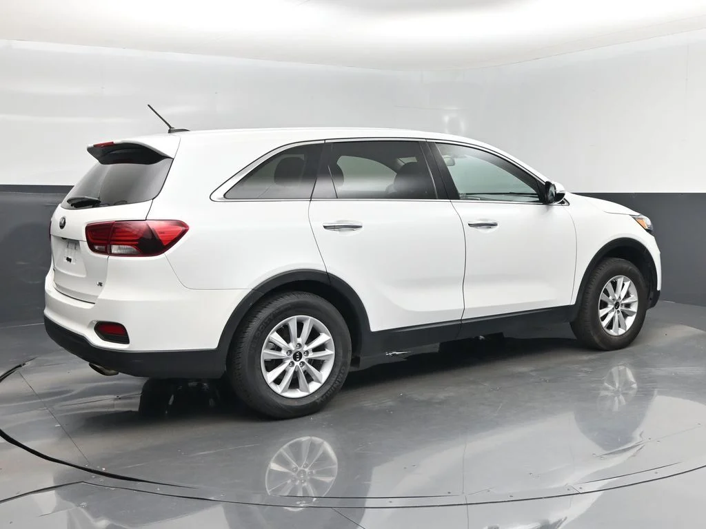 Used 2020 White Kia LX image 3