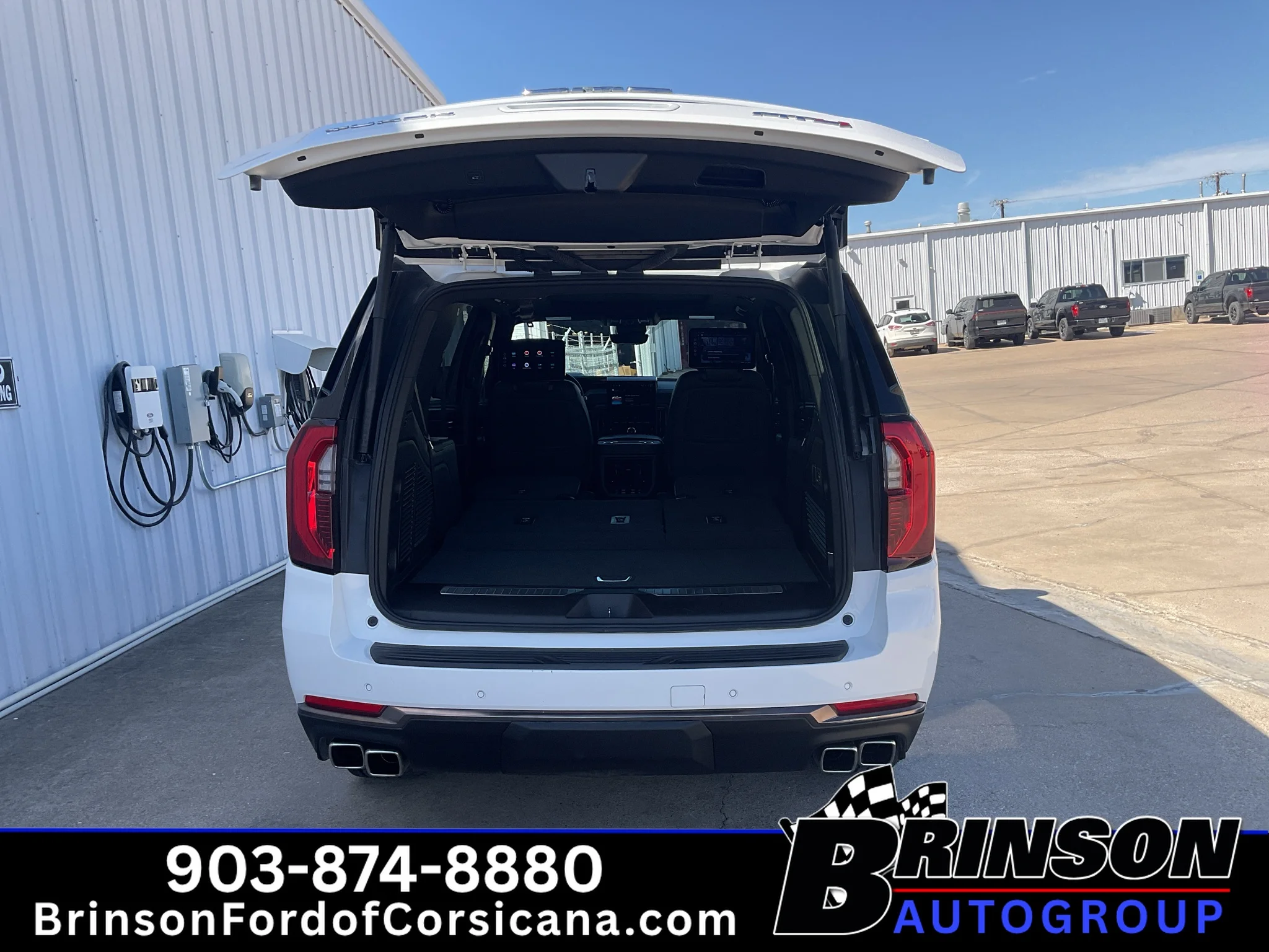 Used 2025 Summit White GMC AT4 Ultimate image 12