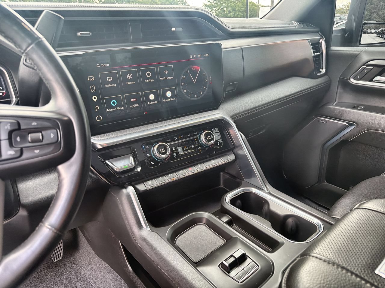 Used 2024 White Frost Tricoat GMC Denali image 11
