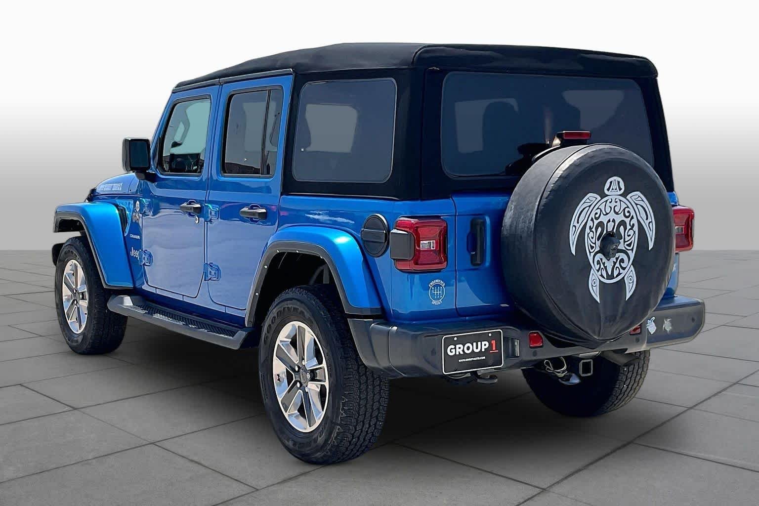 Used 2022 Hydro Blue Pearlcoat Jeep Unlimited Sahara image 11
