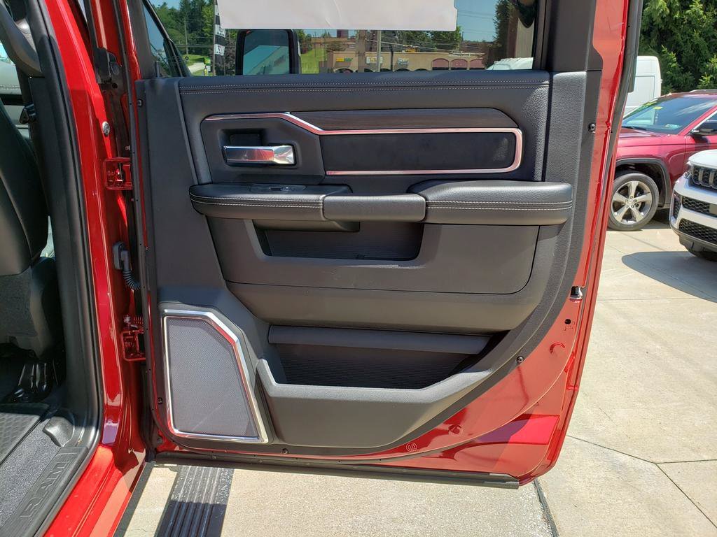 New 2026 Molten Red Pearl-Coat Exterior Paint RAM Laramie image 17