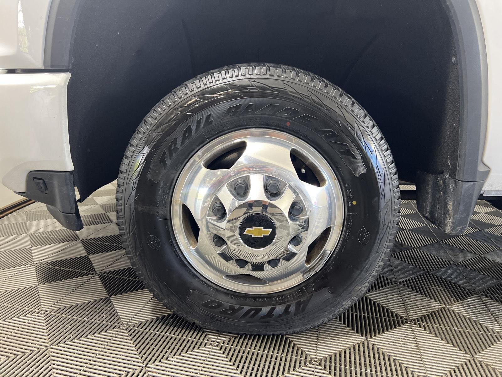 Used 2022 Summit White Chevrolet High Country image 30
