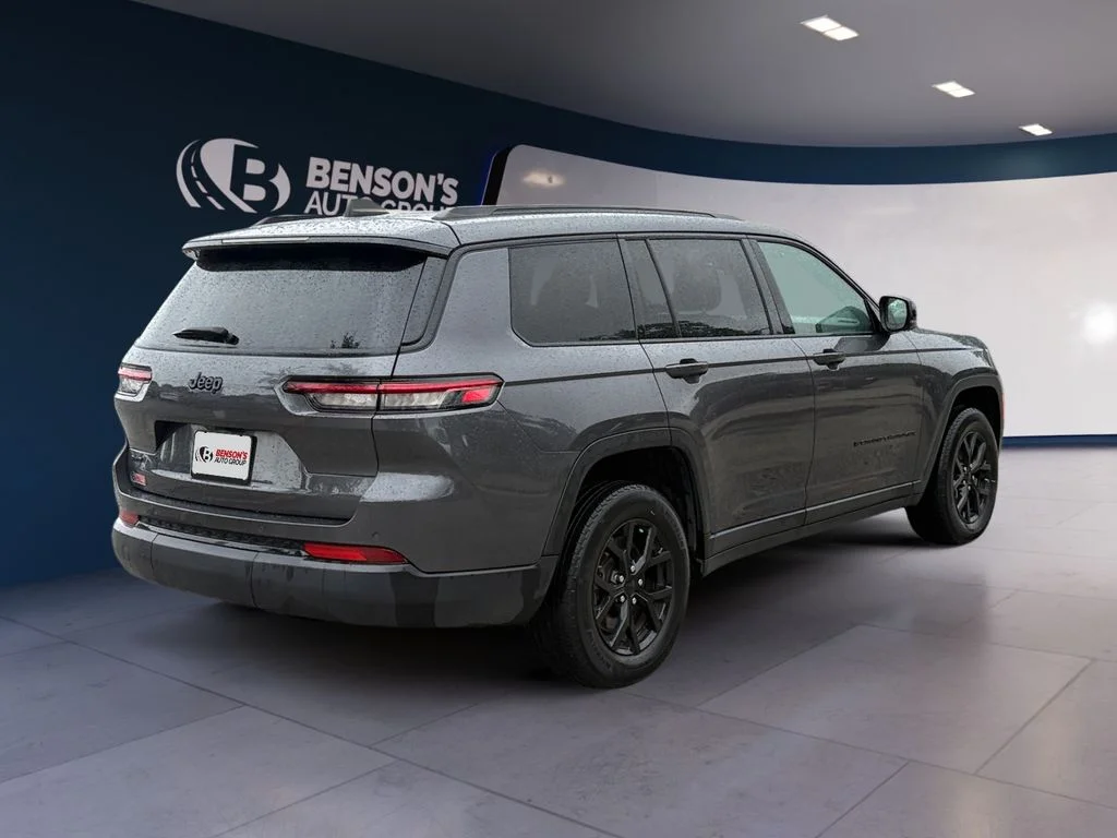Used 2024 Gray Jeep Altitude image 5