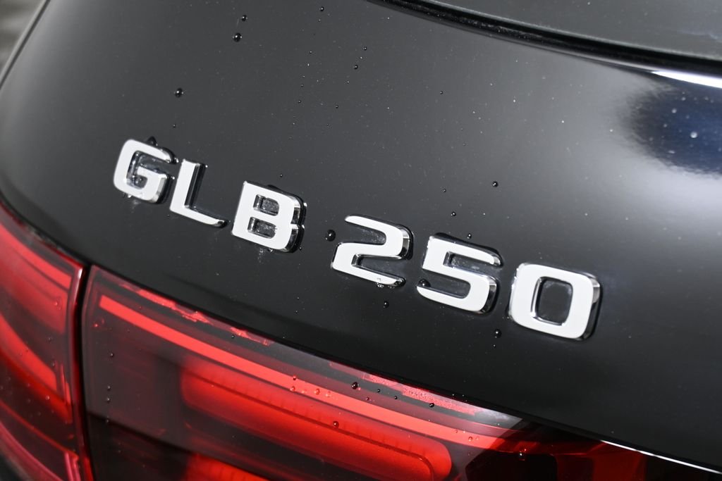 Used 2026 Night Black Mercedes-Benz GLB 250 image 37
