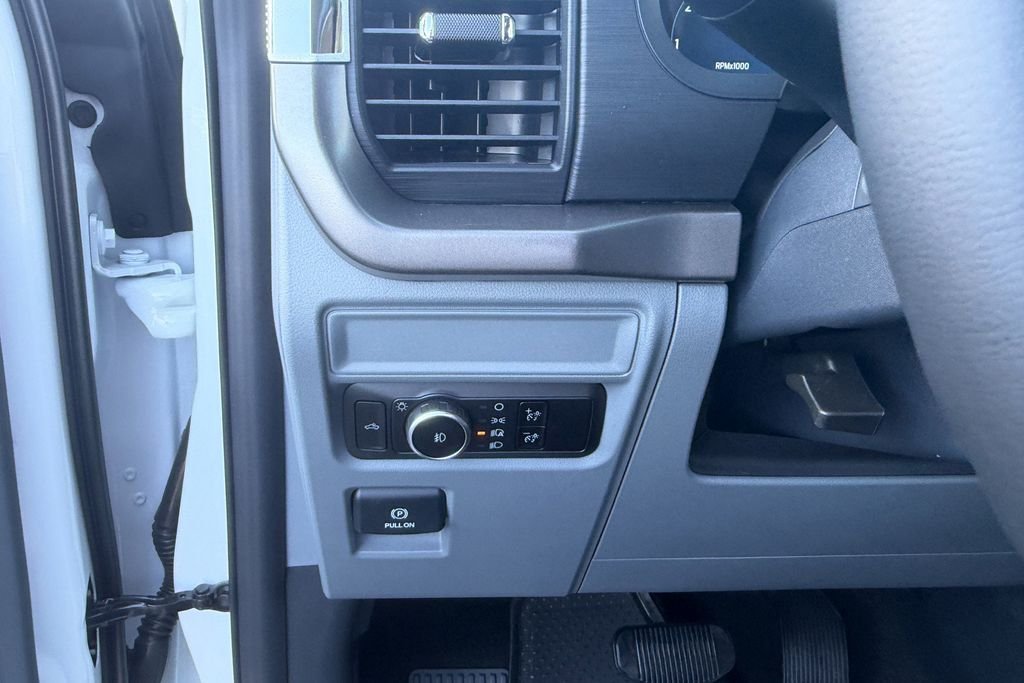 New 2026 Oxford White Ford XLT image 19