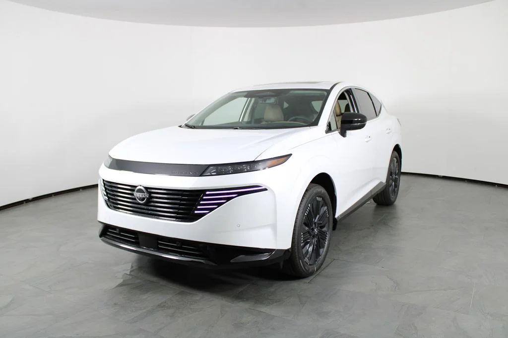 New 2026 Everest White Pearl TriCoat Nissan Platinum image 2