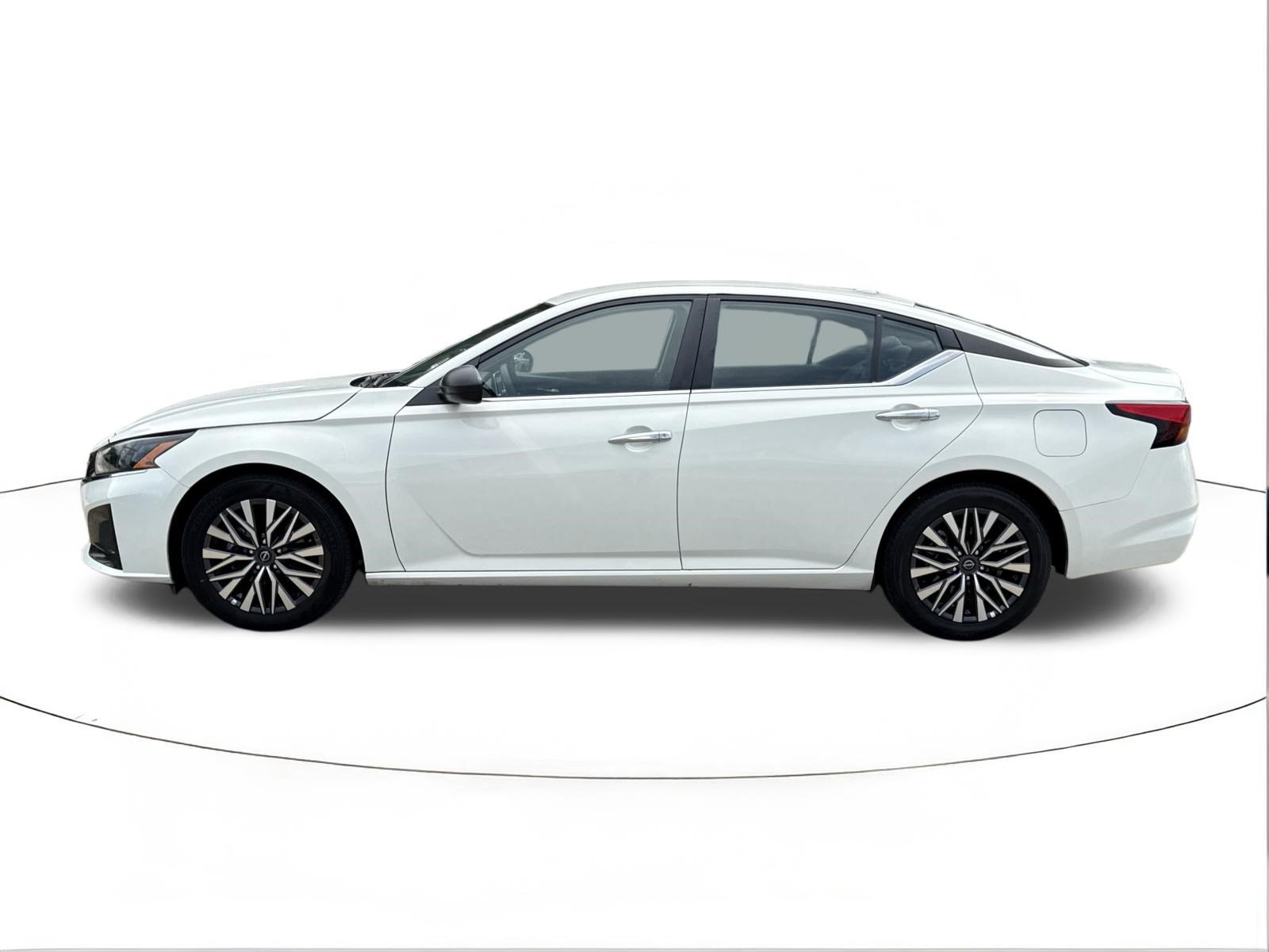 Used 2025 Glacier White Nissan SV image 6