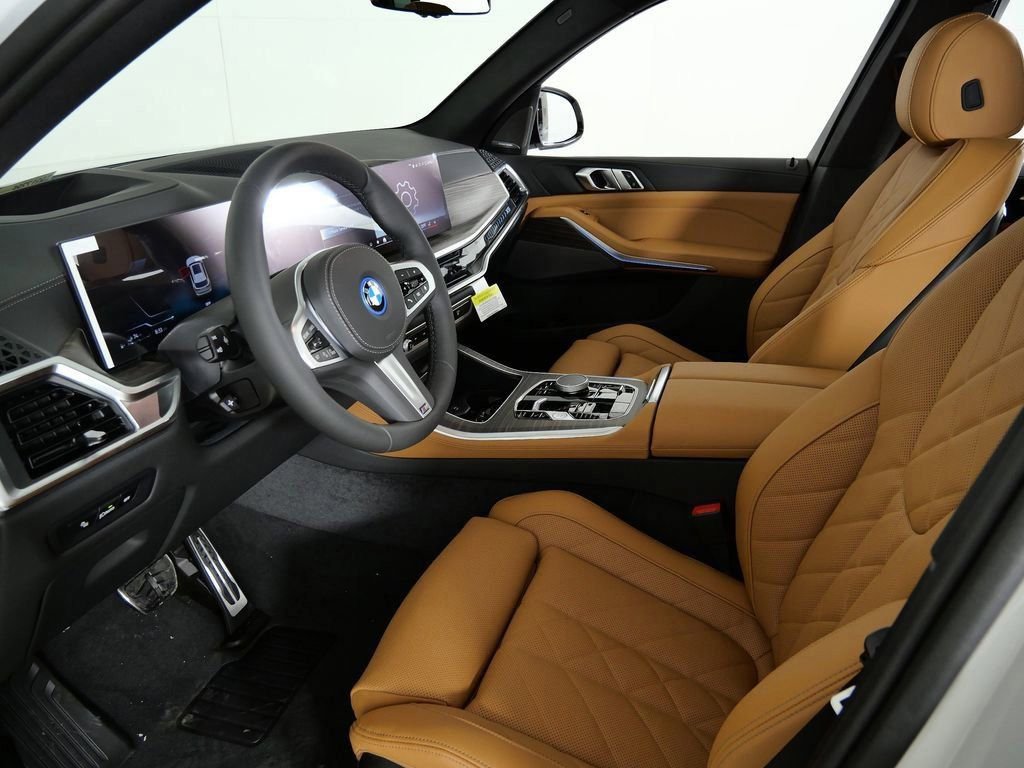 Used 2026 Mineral White Metallic BMW xDrive50e image 36