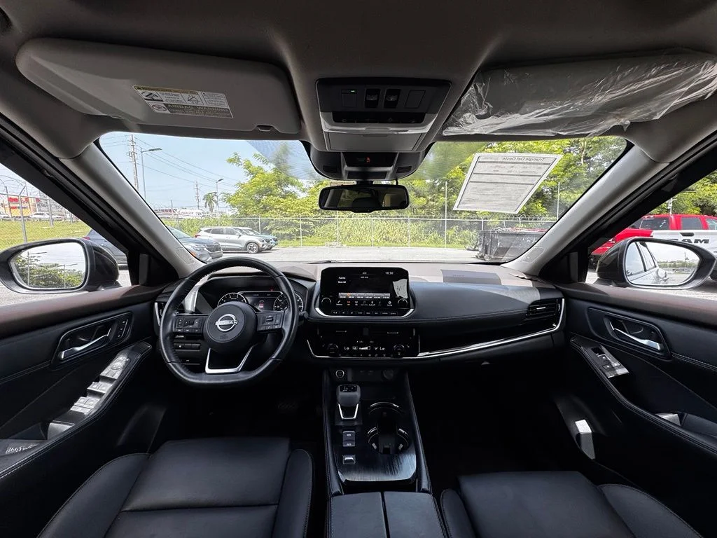Used 2023  Nissan SL image 17