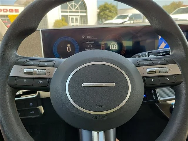 Used 2025 Aero Silver Hyundai SEL Front-Wheel Drive image 17