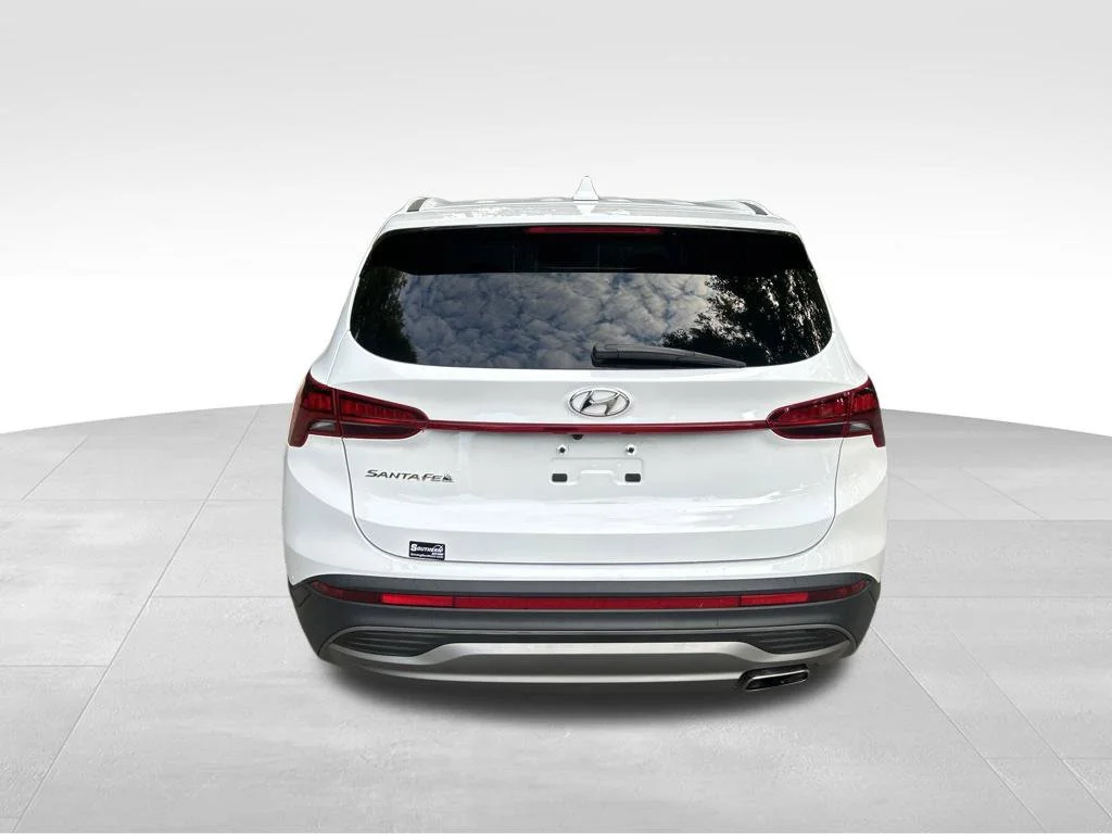Used 2023 White Hyundai SE image 4