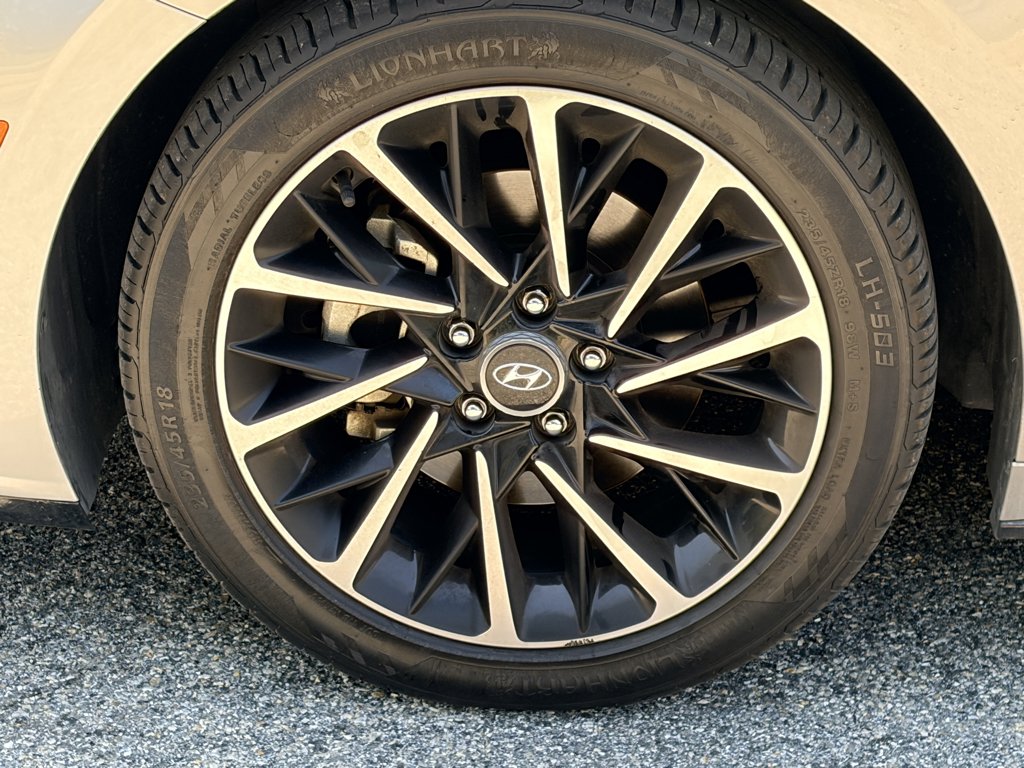Used 2020 Shimmering Silver Pearl Hyundai SEL Plus image 9