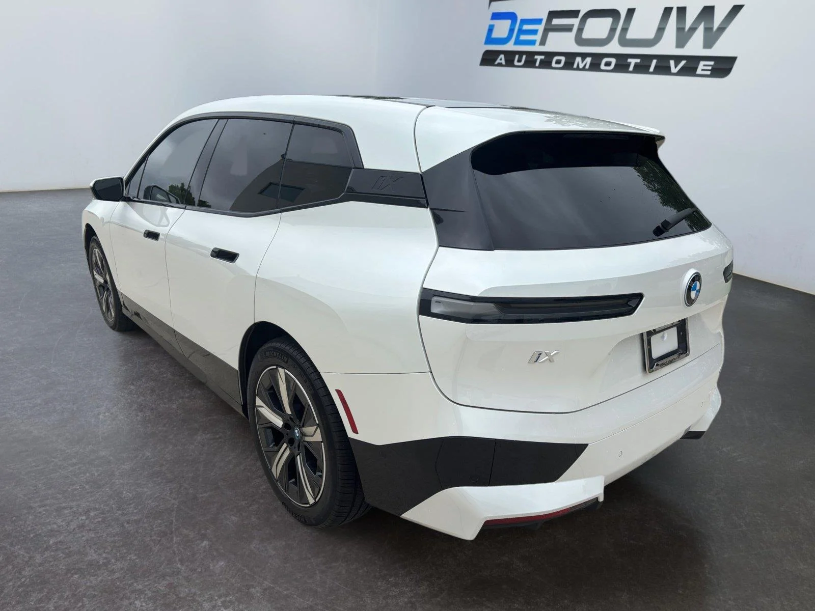 Certified Used 2025 Mineral White Metallic BMW xDrive50 image 17