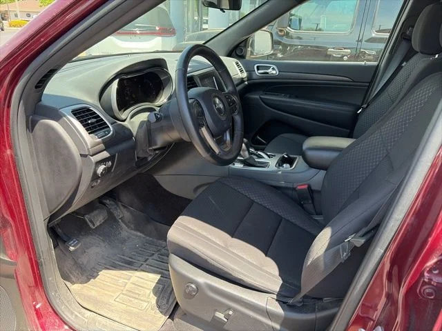 Used 2018 Velvet Red Pearlcoat Jeep Laredo image 2