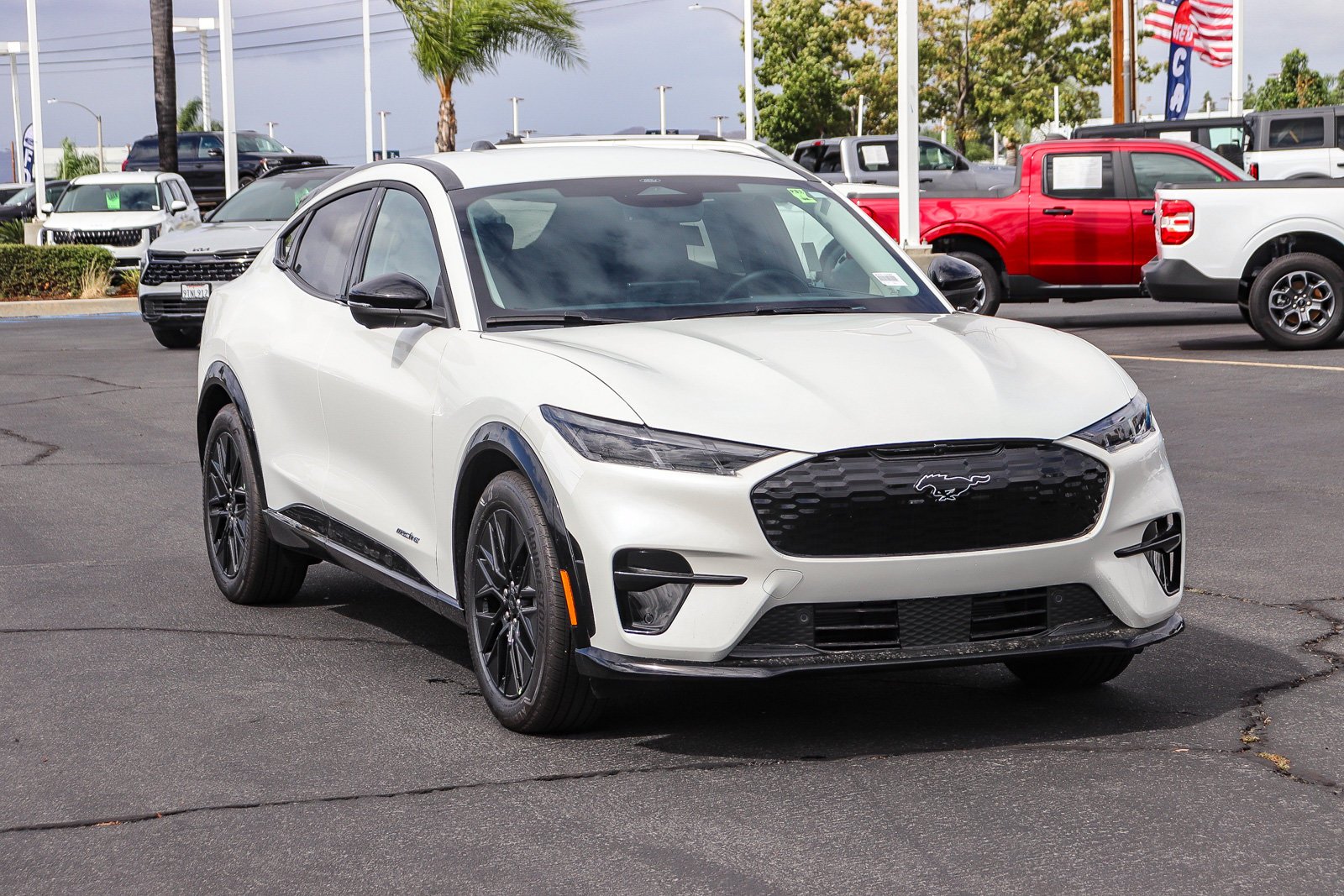 New 2026 Star White Metallic Tri-coat Ford Premium image 3