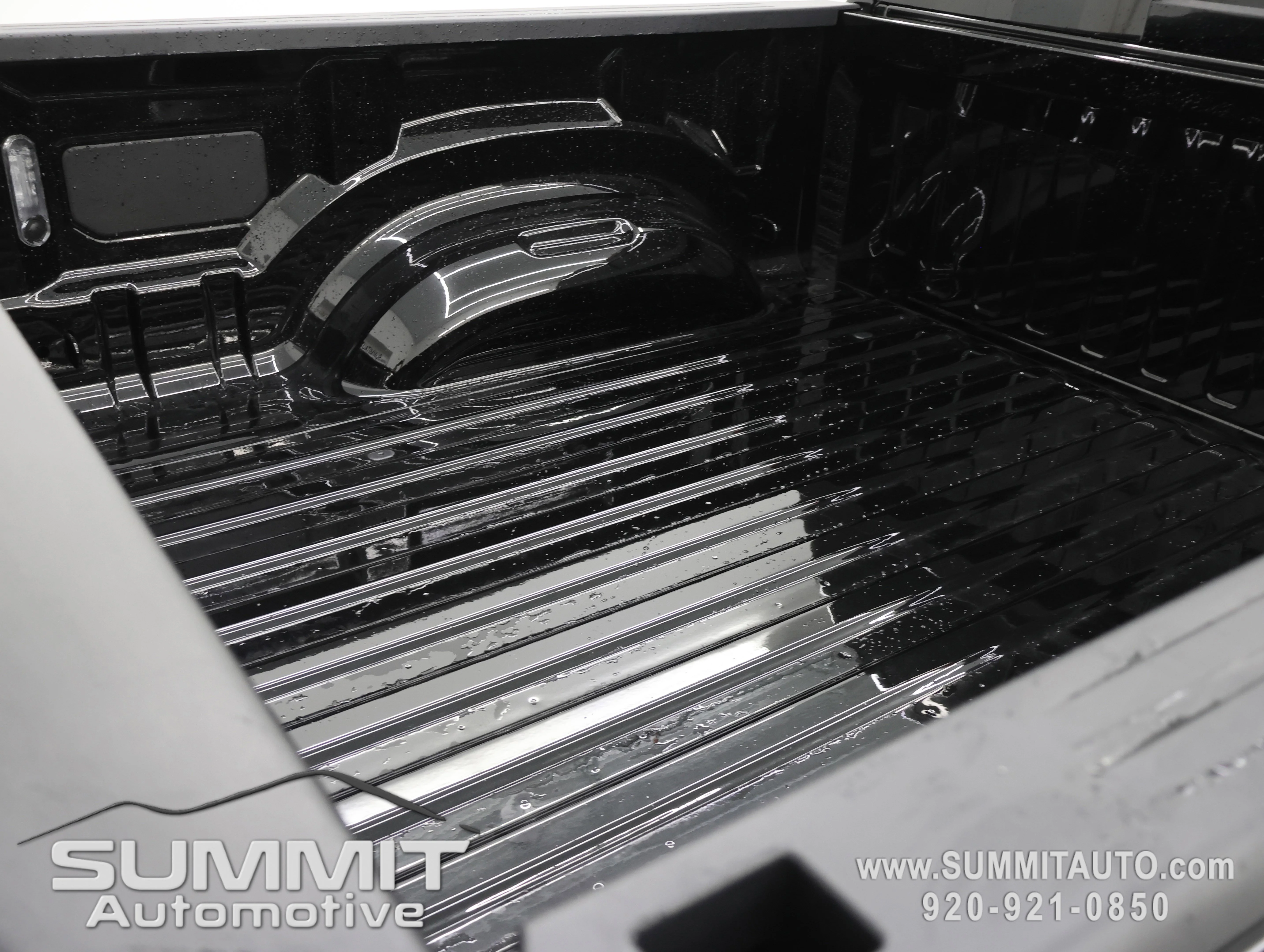 New 2026 Diamond Black Crystal Pearl-Coat Exterior Paint RAM Laramie image 6