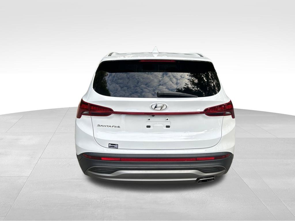 Used 2023 White Hyundai SE image 4