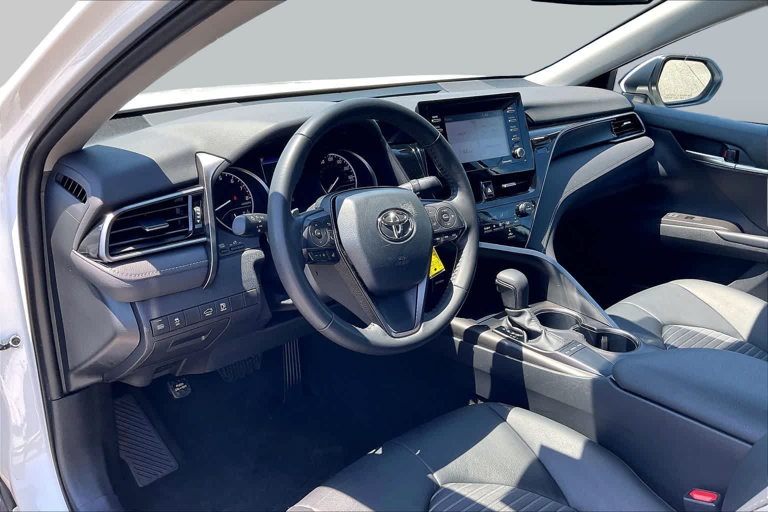 Used 2024 Ice Cap Toyota SE image 16