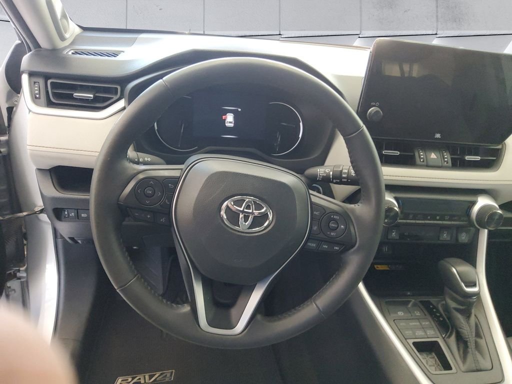 Used 2023 Silver Toyota XLE Premium image 9