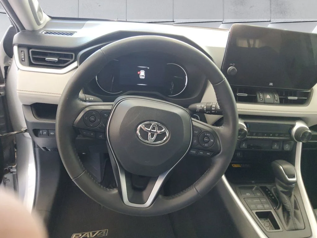 Used 2023 Silver Toyota XLE Premium image 9