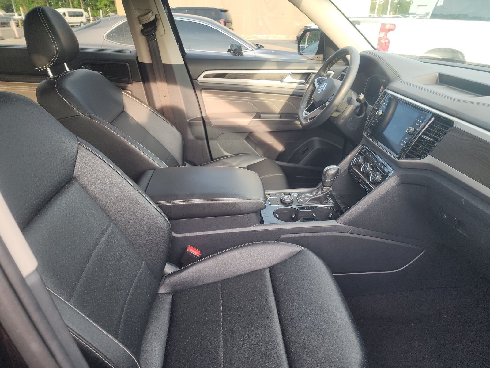 Used 2023  Volkswagen 3.6L V6 SE w/Technology image 5