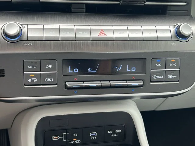 Used 2025 White Hyundai SEL image 21