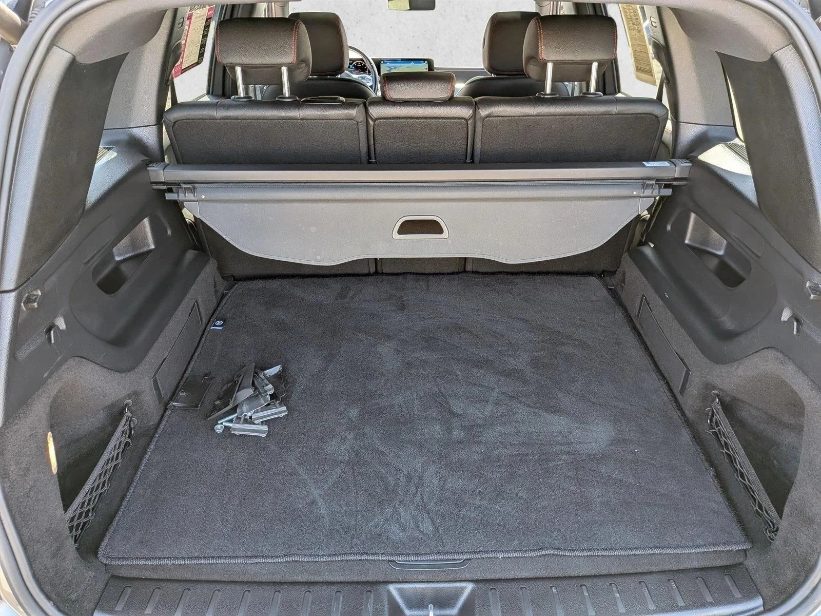 Used 2022 Mountain Grey Metallic Mercedes-Benz GLB 250 image 6