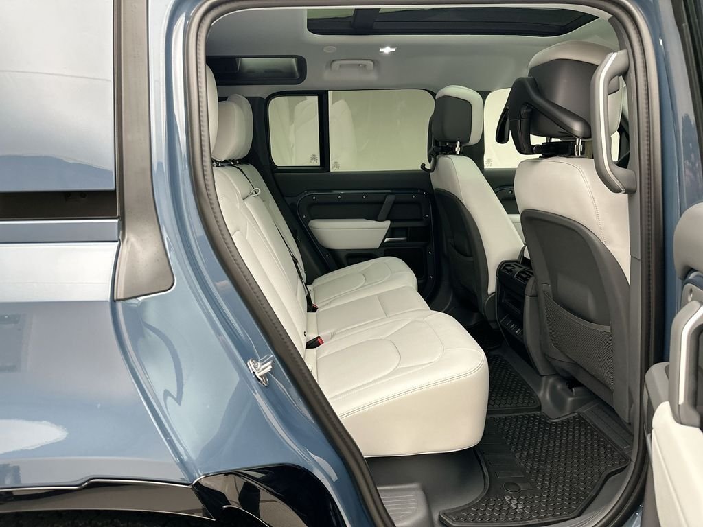 New 2026 Tasman Blue Land Rover S image 7