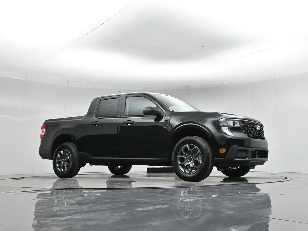 New 2026 Shadow Black Ford XLT image 3
