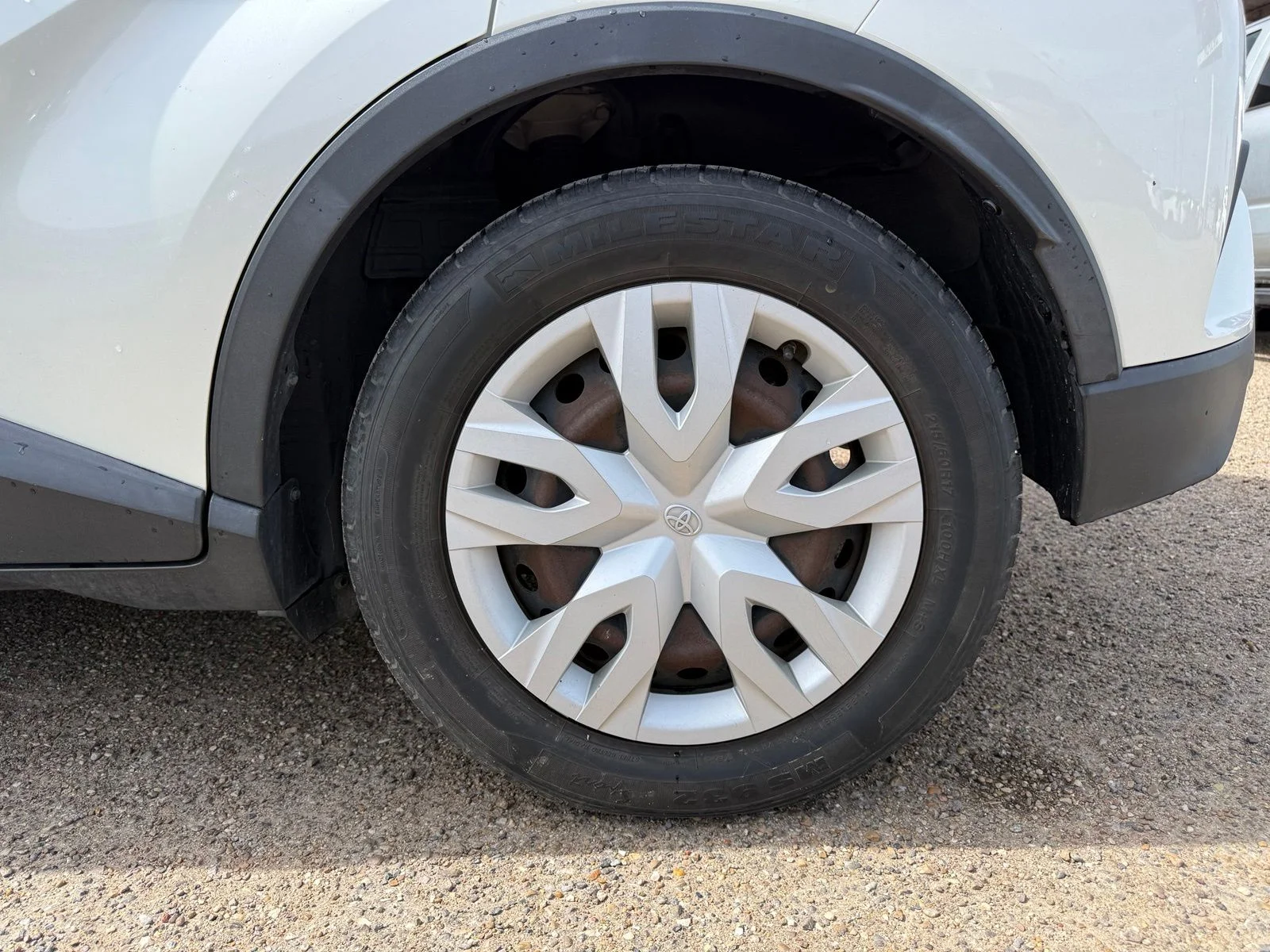 Used 2021 White Toyota LE image 15