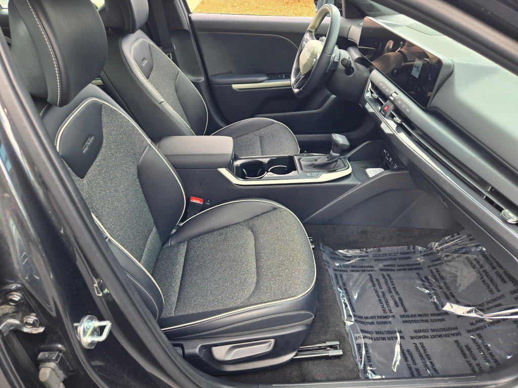 2025 Kia K4 GT-Line - Photo 7
