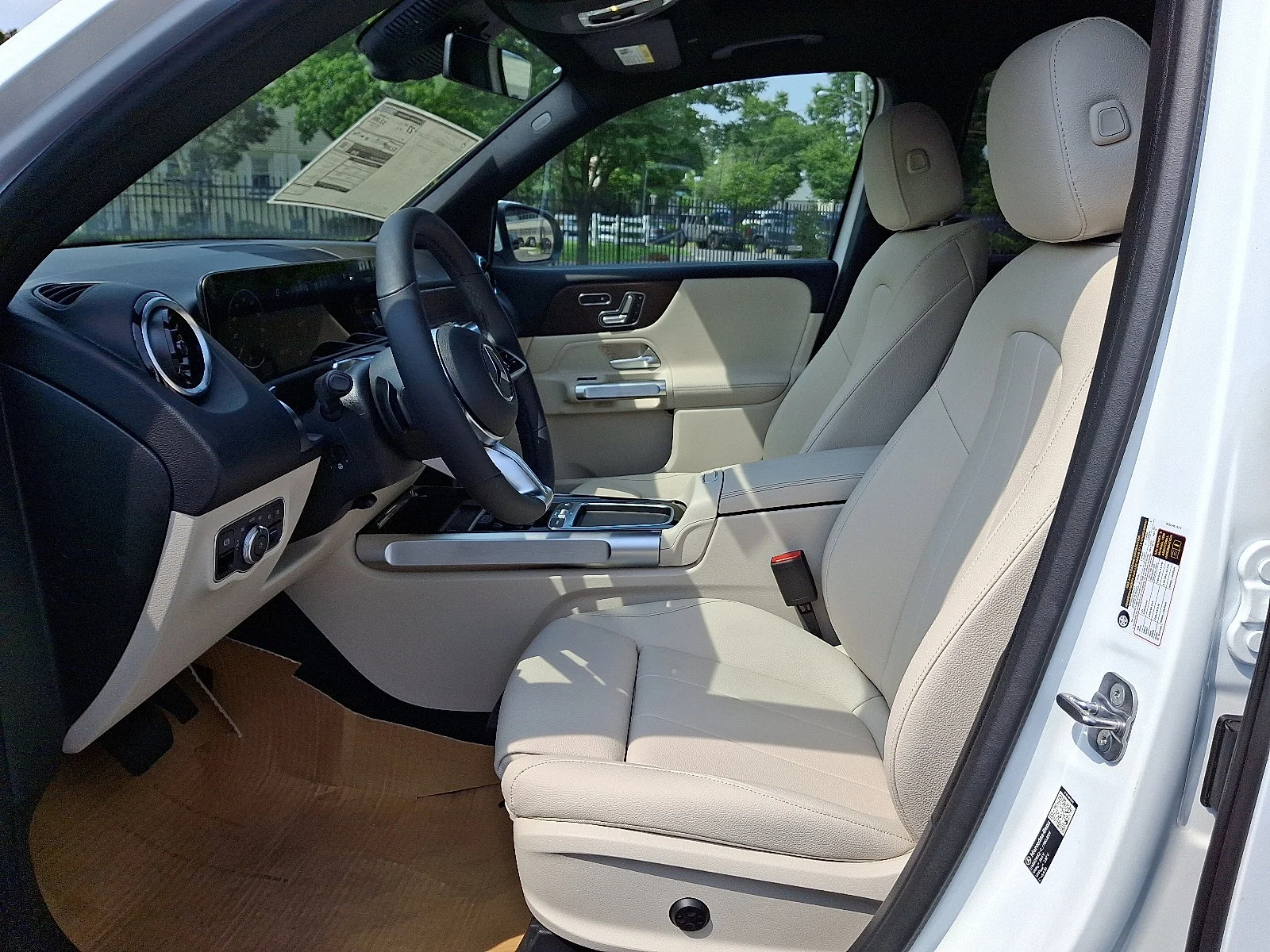 New 2026 Polar White Mercedes-Benz GLB 250 image 8