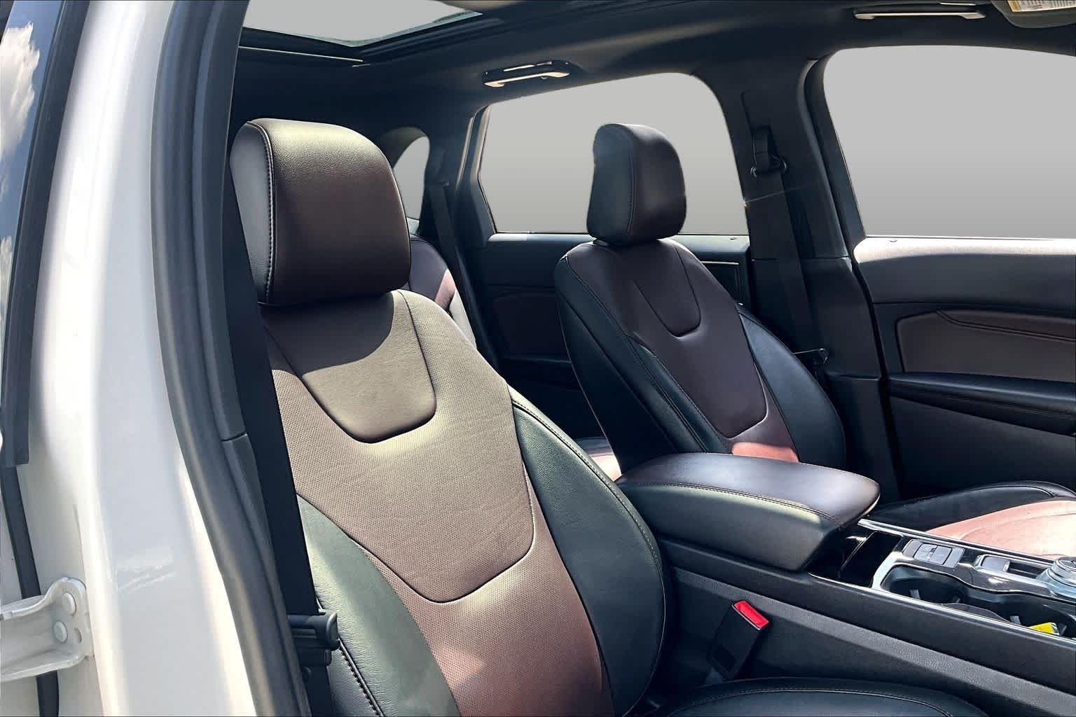 Used 2020 Star White Metallic Tri-Coat Ford Titanium image 9