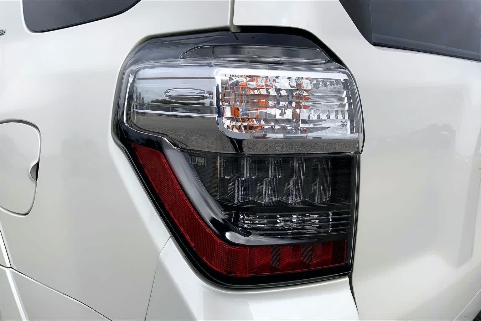 Used 2018 Blizzard Pearl Toyota Limited image 28