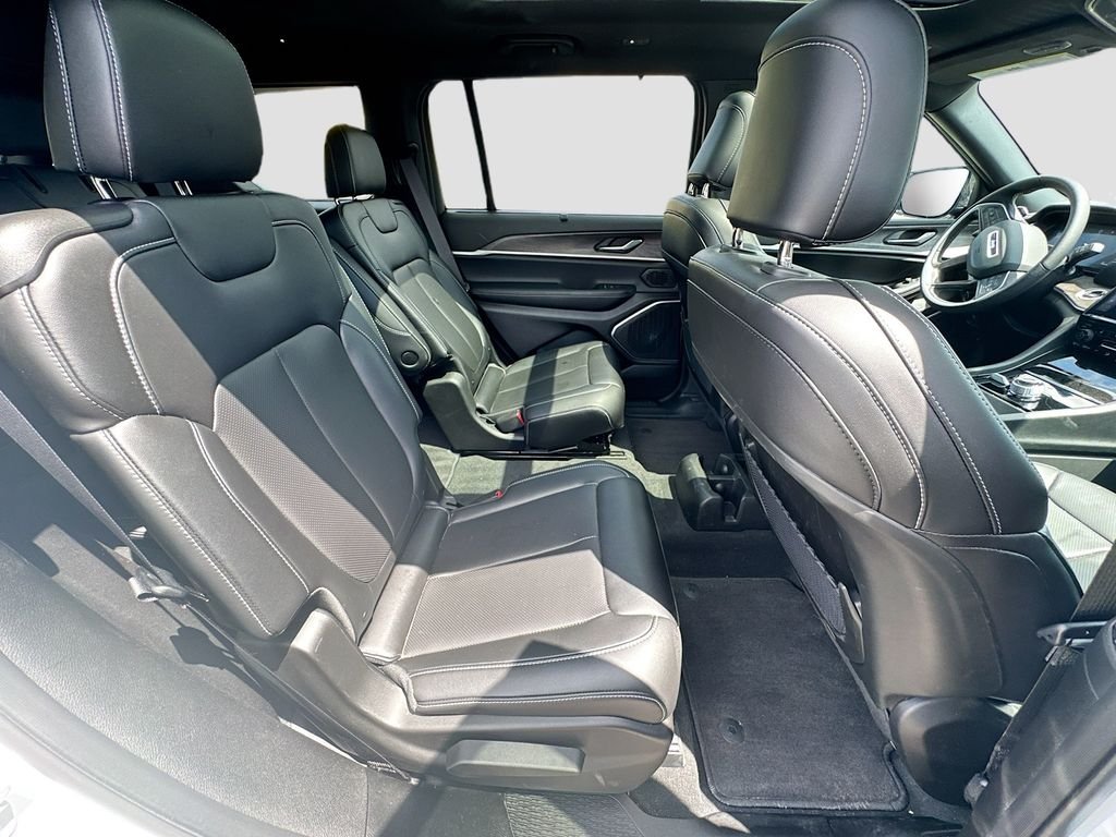 Used 2025 White Jeep Limited image 31