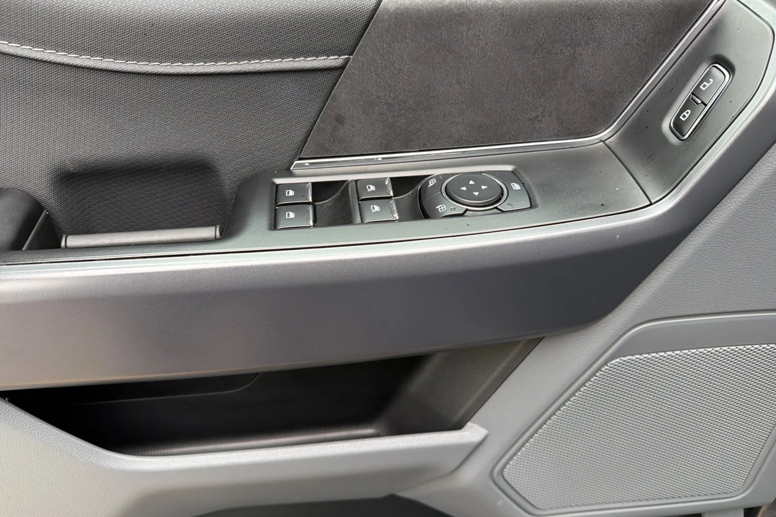 Used 2025 Gray Ford XLT image 9