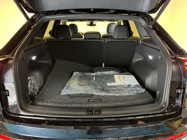 New 2026 Black Volkswagen 2.0T SE w/Technology image 5