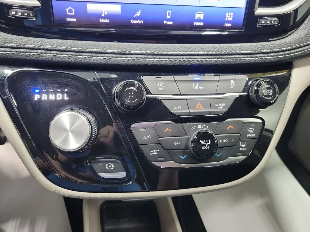 Used 2022 Black Chrysler Touring L image 42