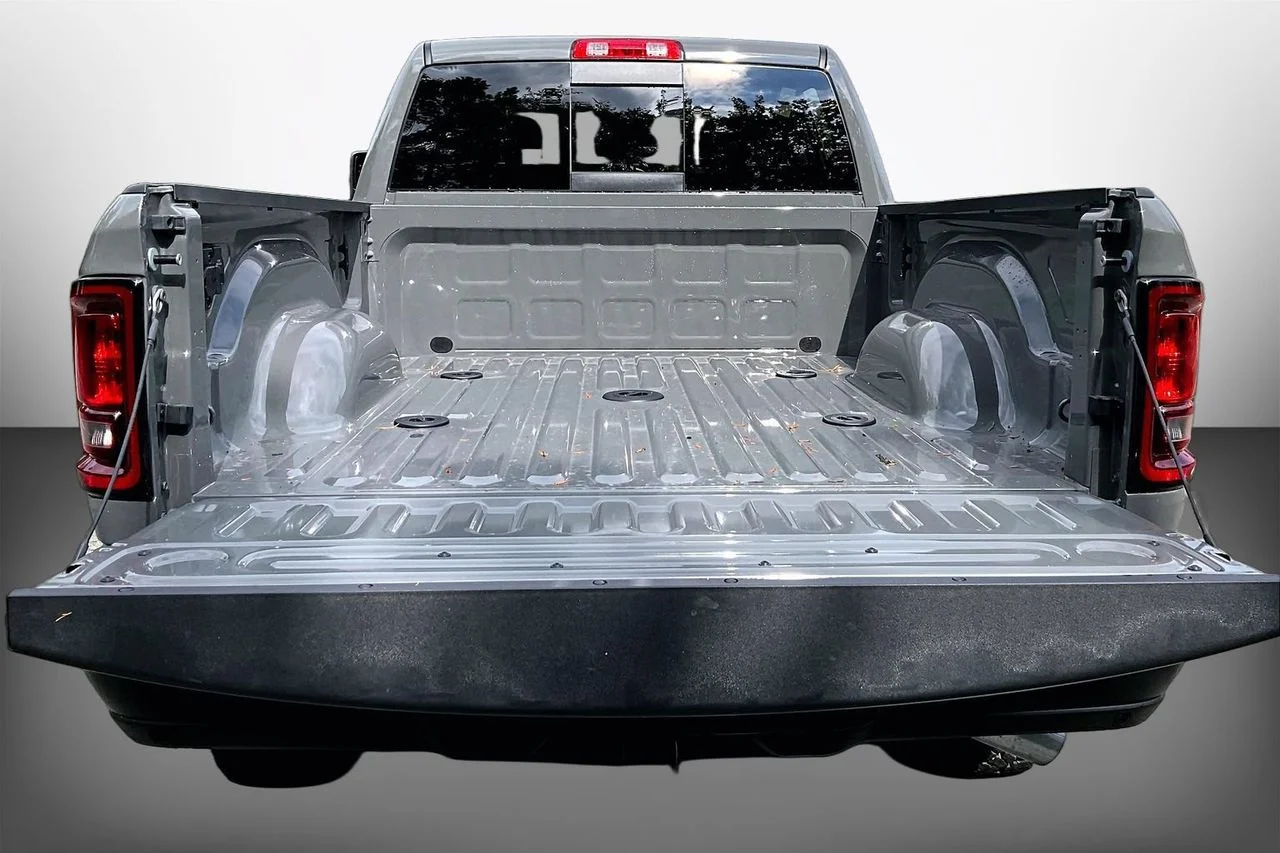 New 2026 Ceramic Gray Clearcoat RAM Tradesman image 23