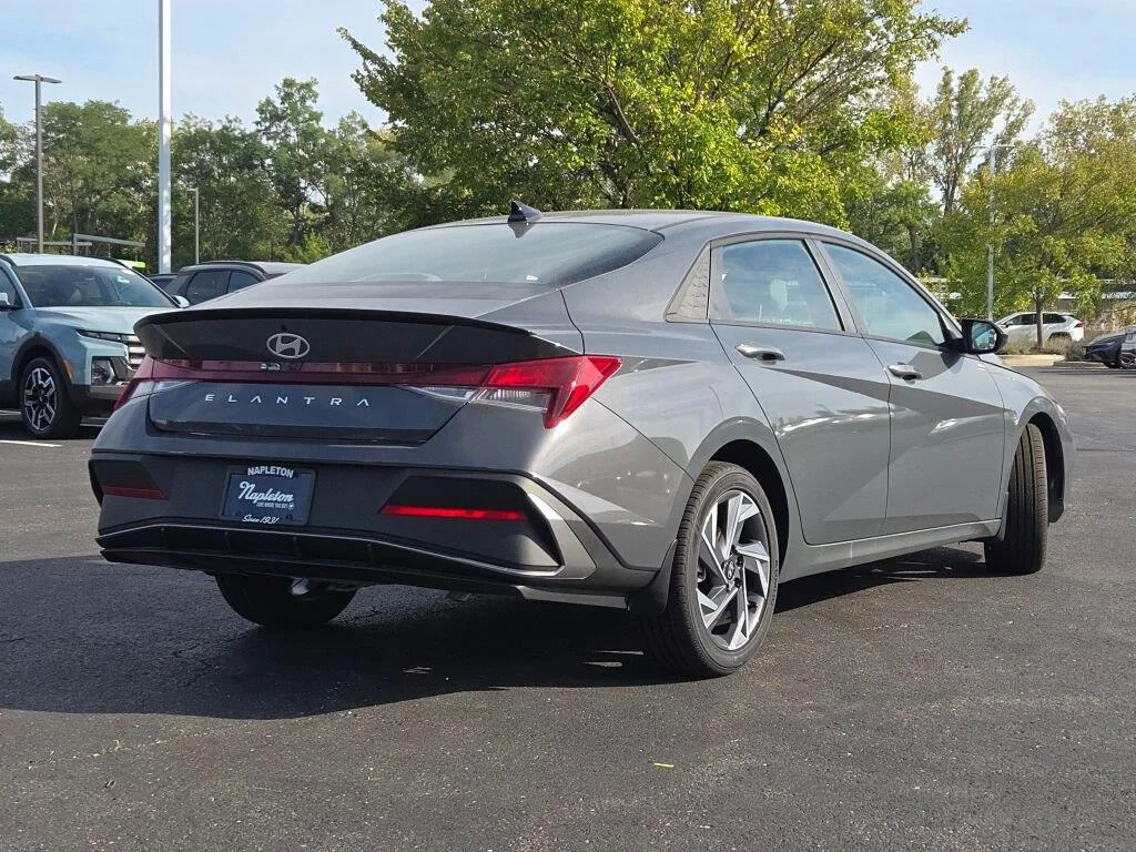 Used 2025 Ecotronic Gray Hyundai SEL Sport image 12