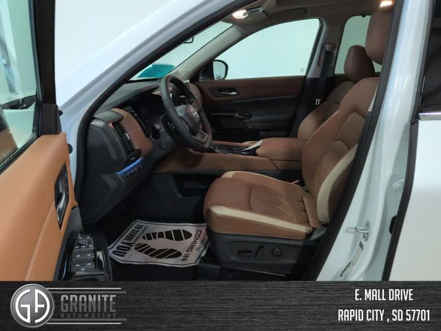 New 2026 Everest White Pearl TriCoat Nissan Platinum image 10