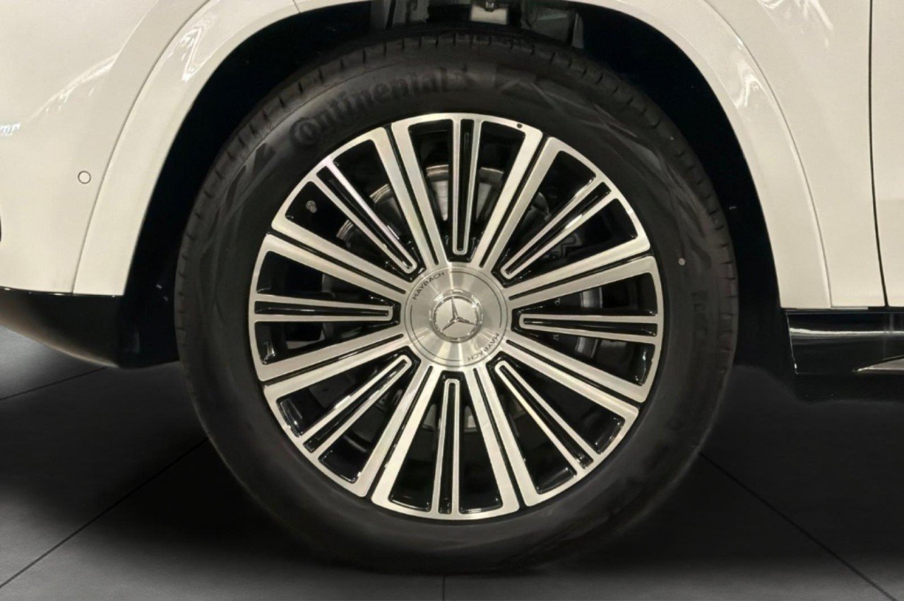 New 2026 MANUFAKTUR Moonlight White Metallic Mercedes-Benz Maybach GLS 600 4MATIC® SUV image 27