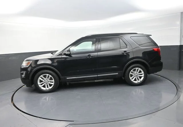 Used 2017 Black Ford XLT image 7