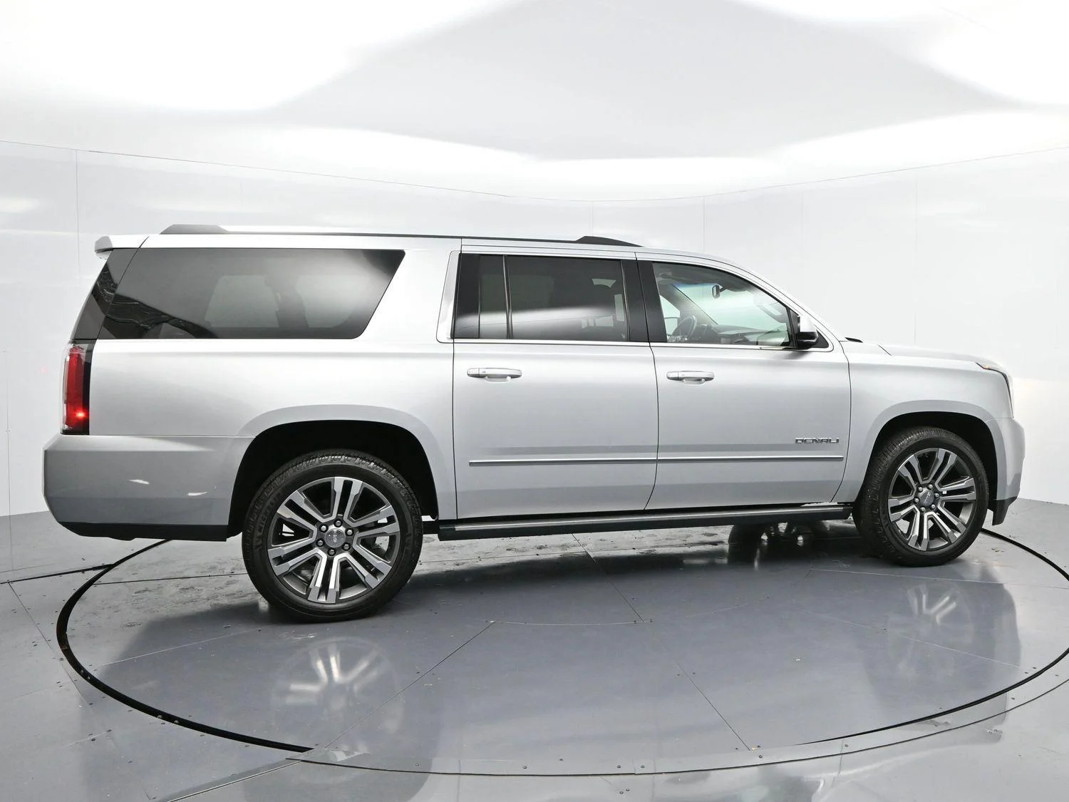 Used 2019 QUICKSILVER METALLIC GMC Denali image 8