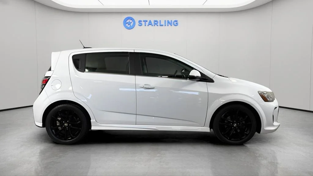 Used 2017 SUMMIT WHITE Chevrolet Premier image 11