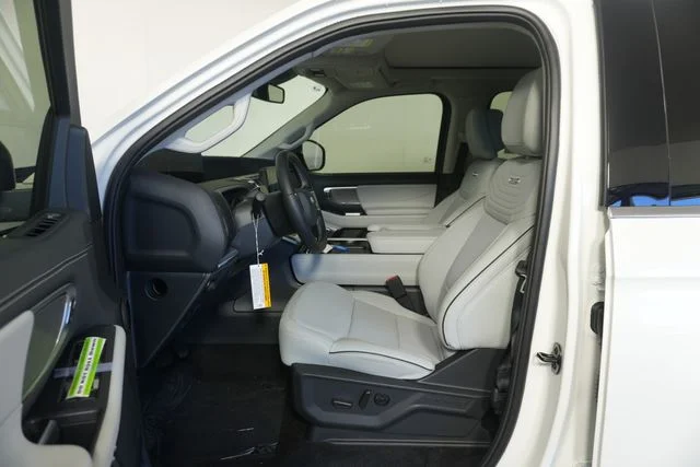 New 2027 Star White Metallic Tri-Coat Ford Platinum image 20