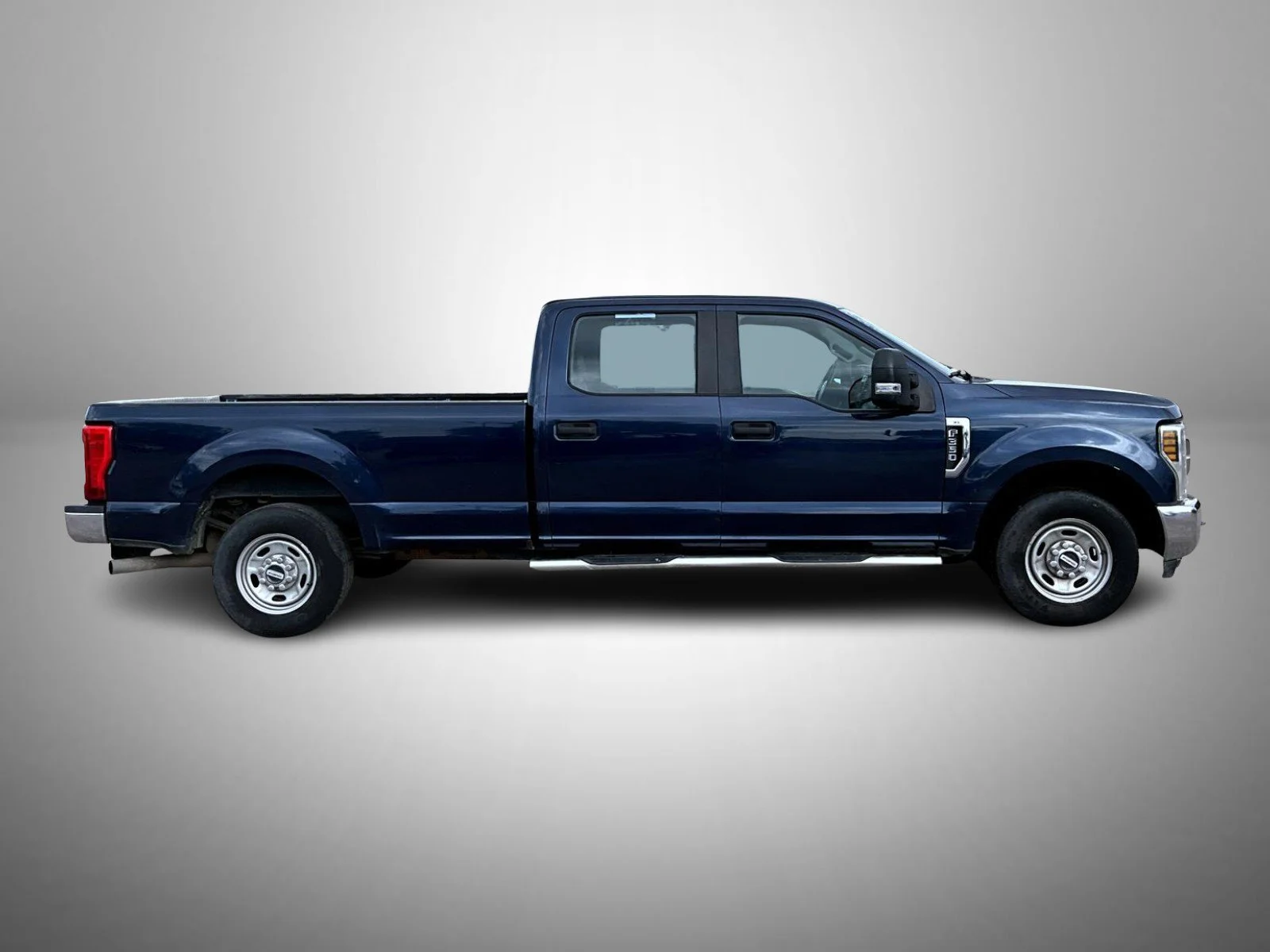 Used 2018 Blue Ford XL image 4