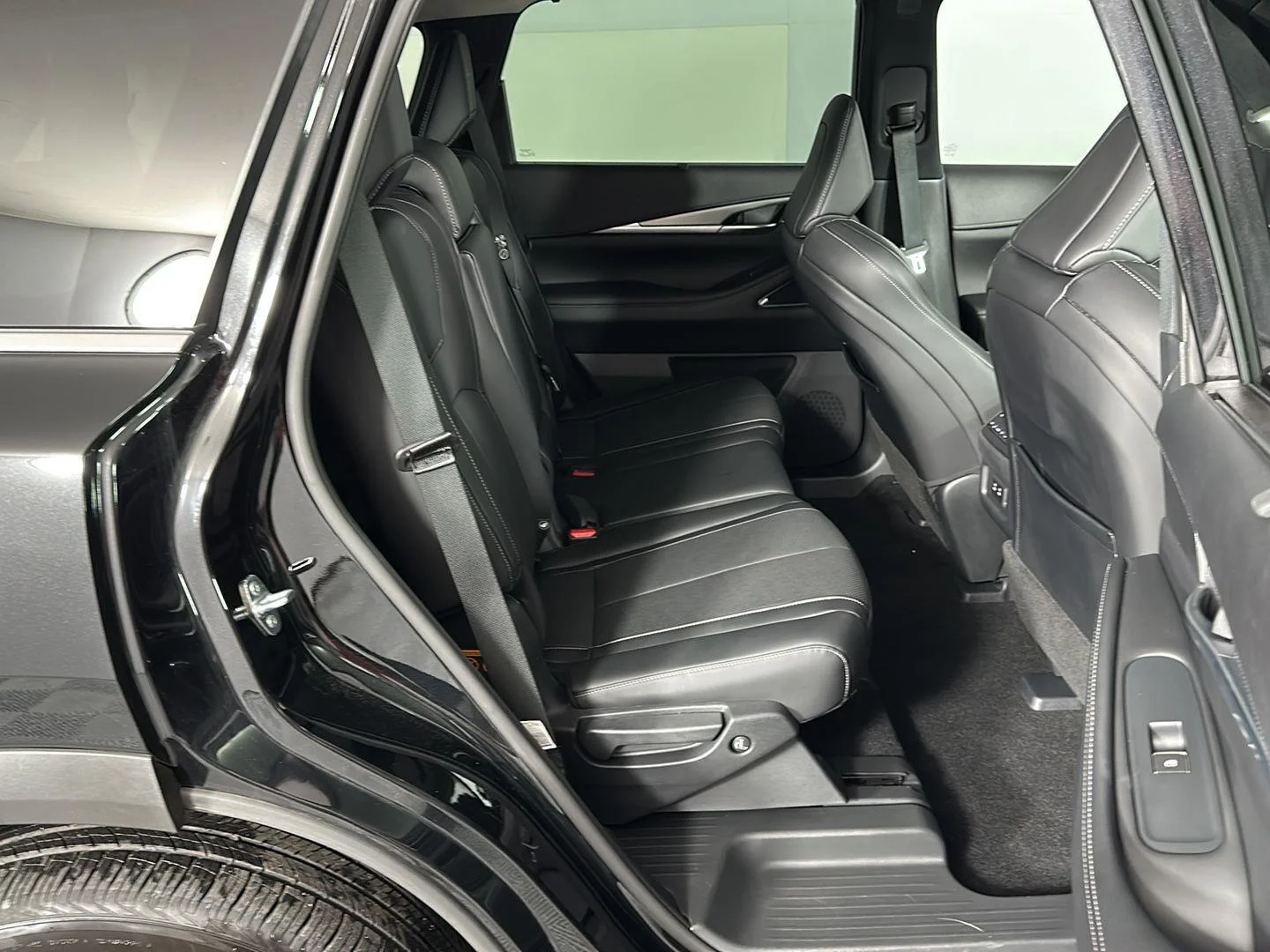 Used 2026 Mineral Black INFINITI LUXE image 35