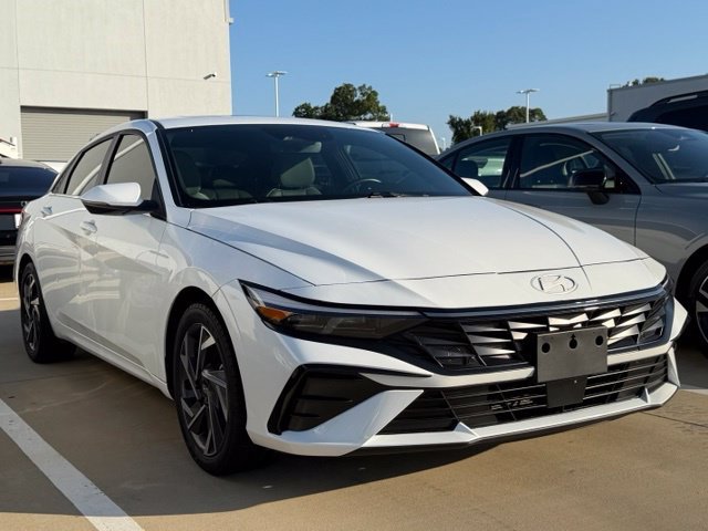 Used 2025 White Hyundai Limited image 17