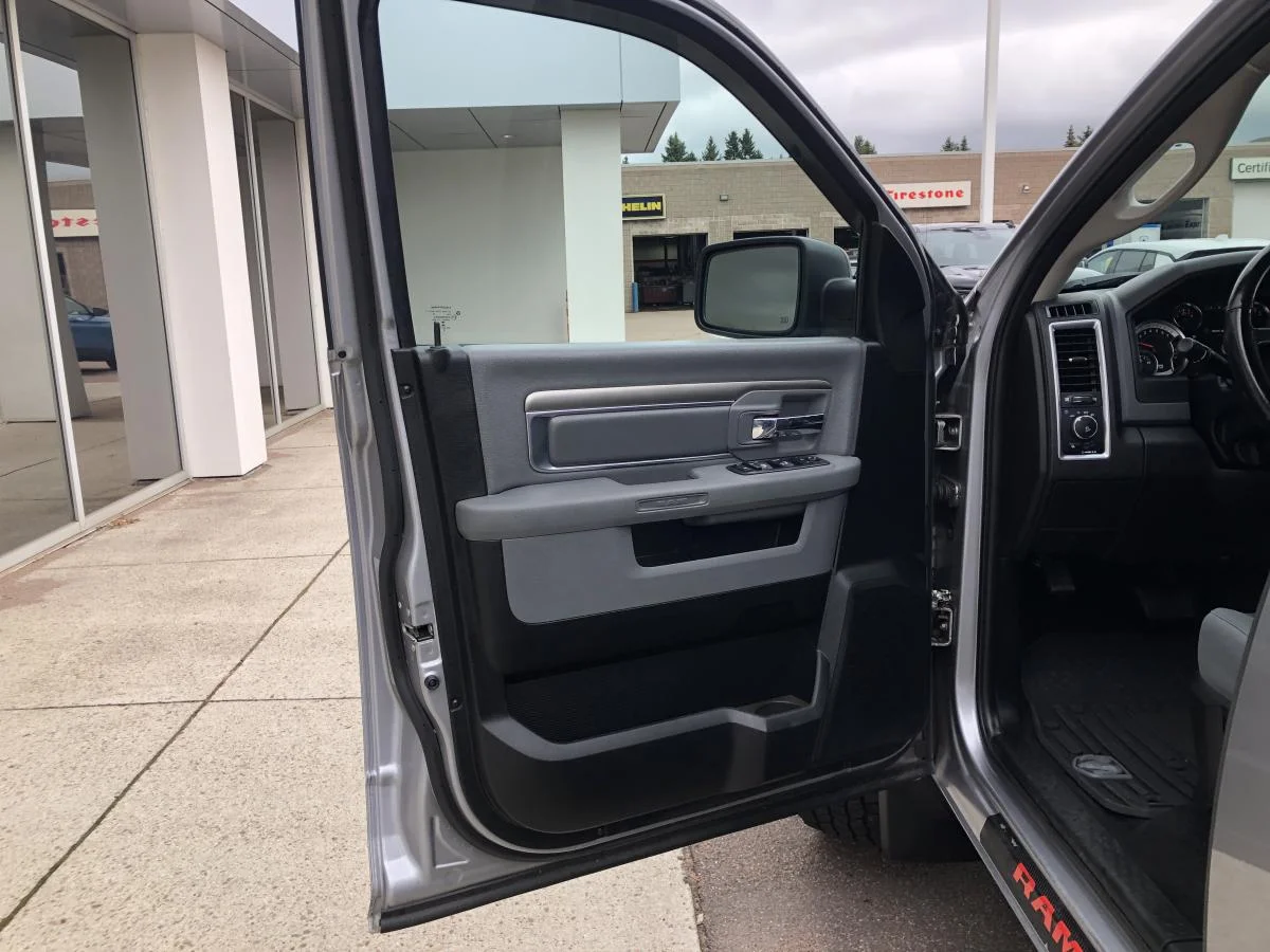 Used 2019 Silver RAM Warlock 4x4 Crew Cab image 11